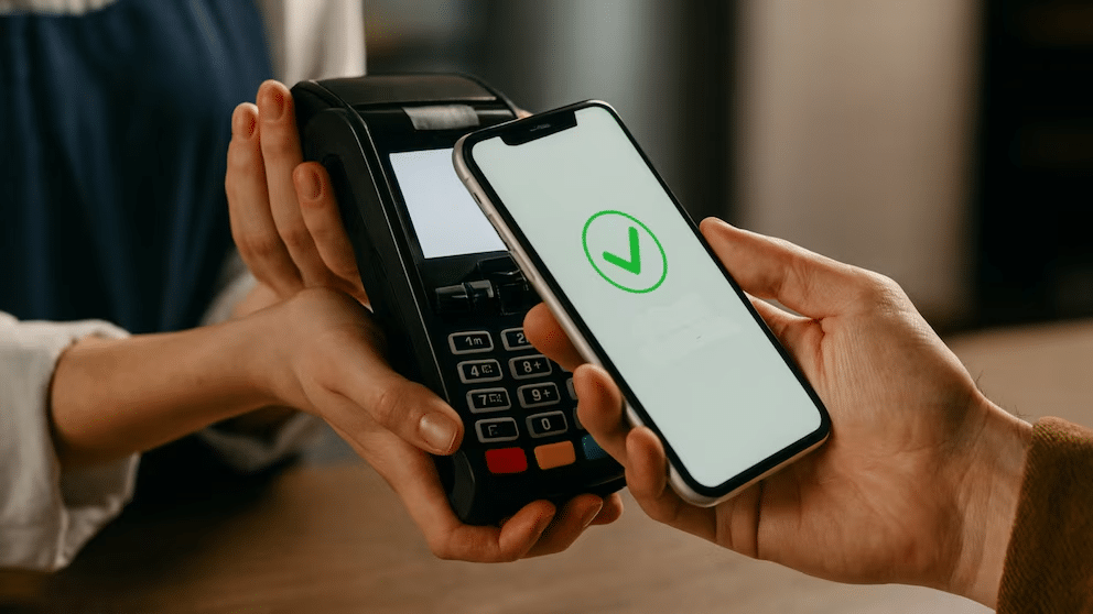 El fantasma del desempleo y el consumidor “hacker” 1 El fantasma del desempleo y el consumidor “hacker” 1